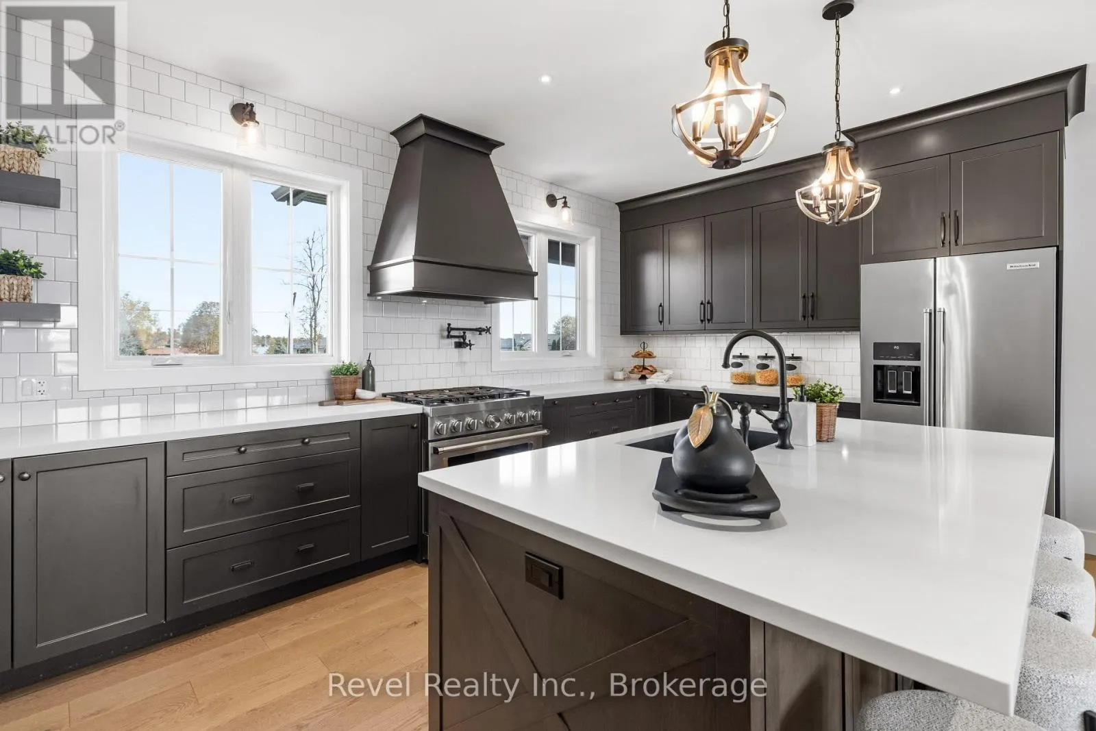 48 PLEASANT VIEW CRESCENT