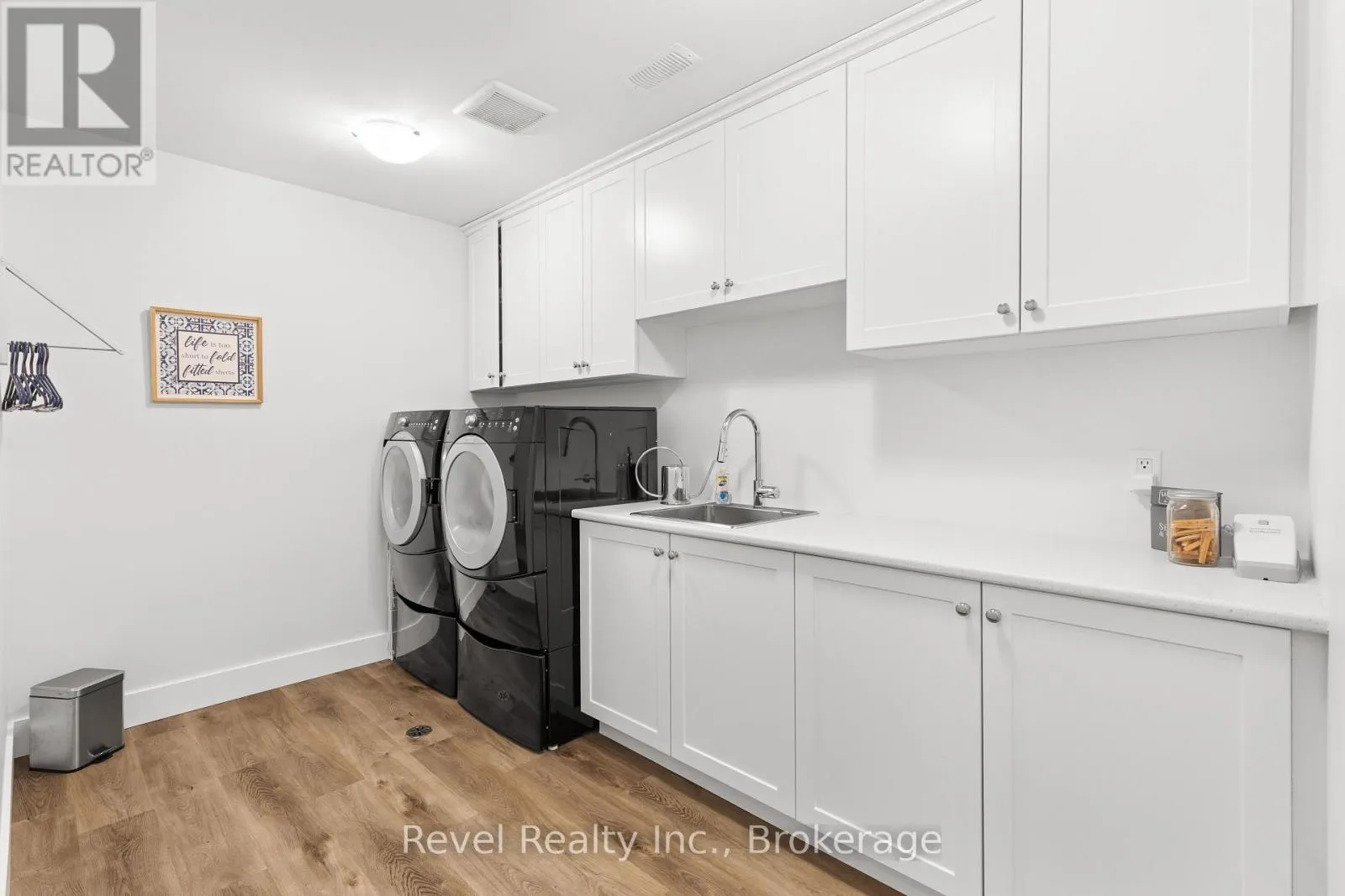 48 PLEASANT VIEW CRESCENT