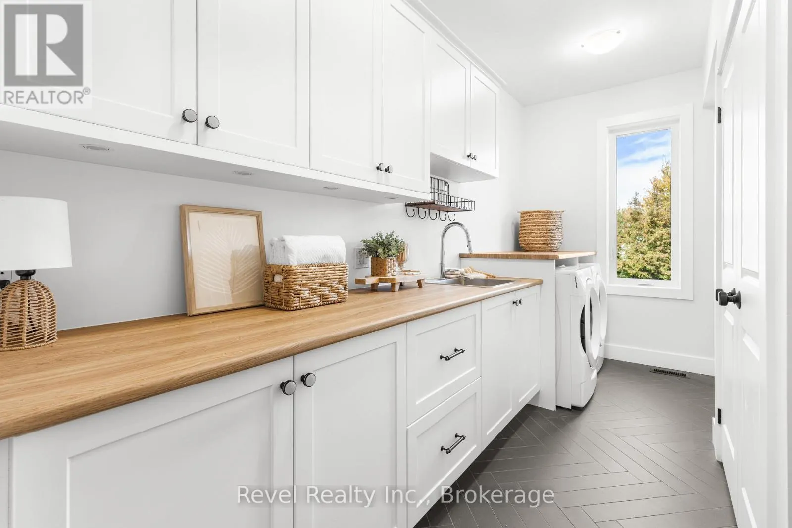 48 PLEASANT VIEW CRESCENT
