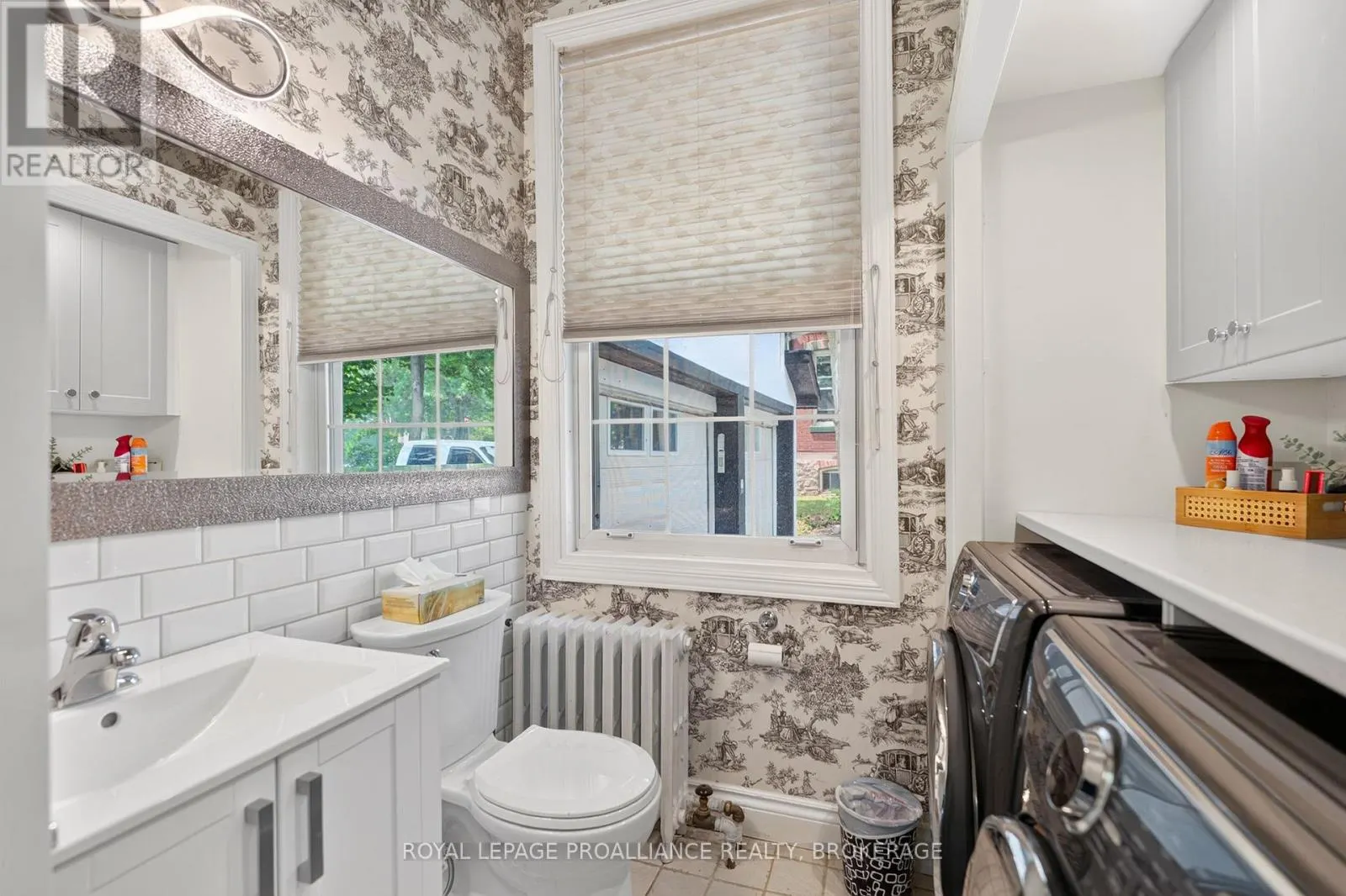 223 KING STREET W