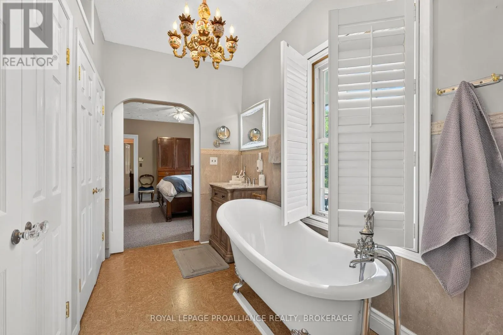 223 KING STREET W