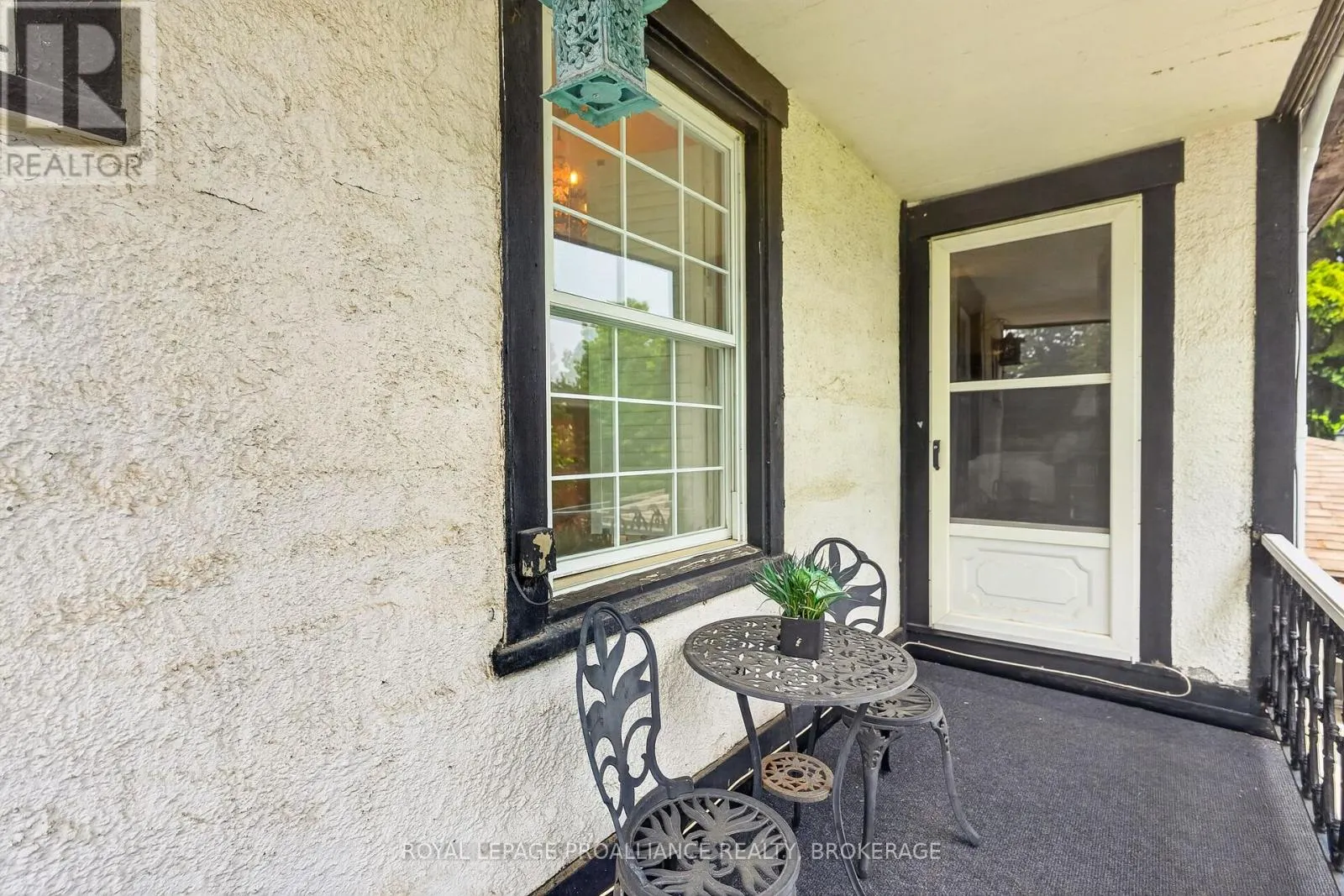 223 KING STREET W