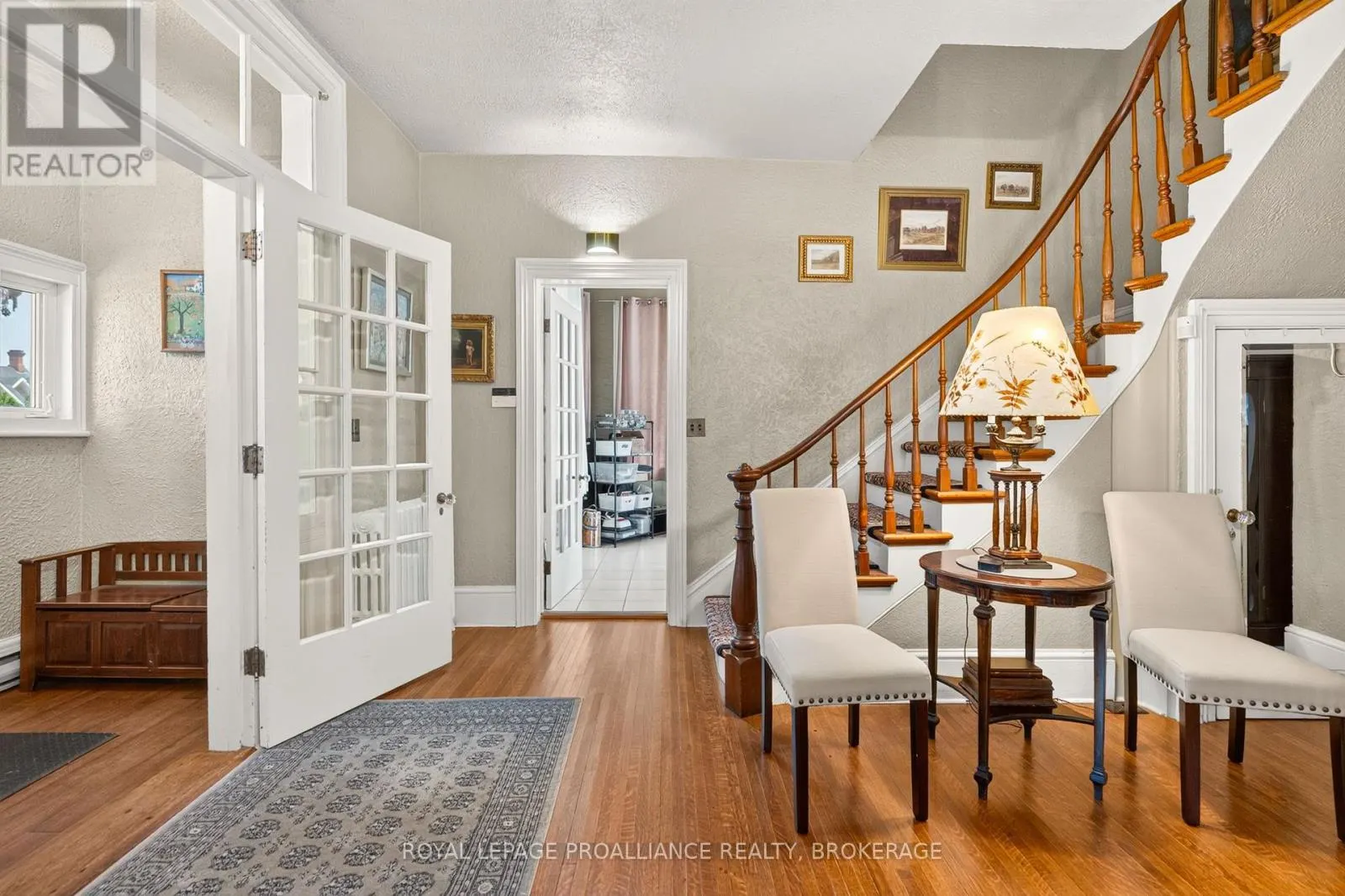 223 KING STREET W