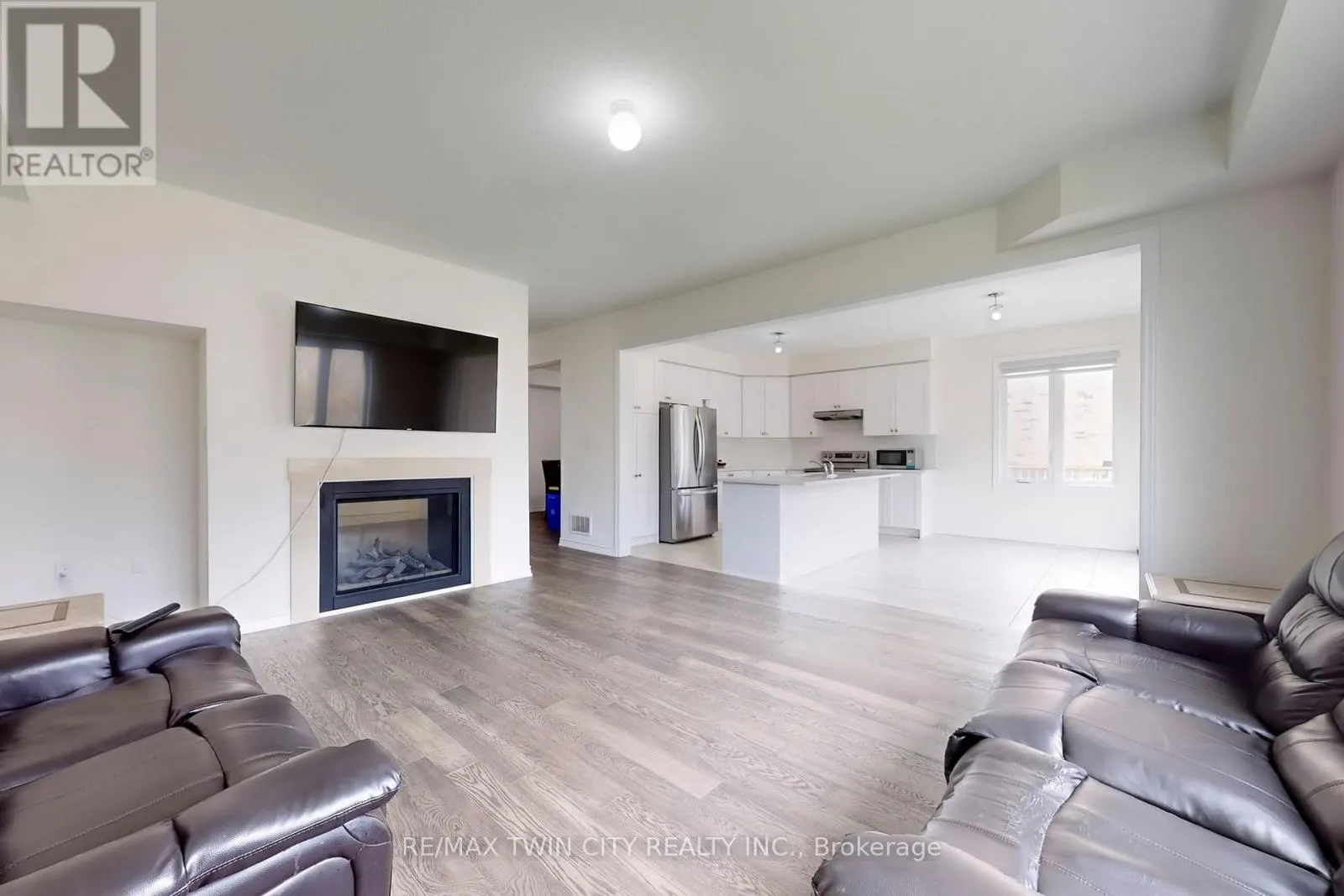 630 LEMAY GROVE