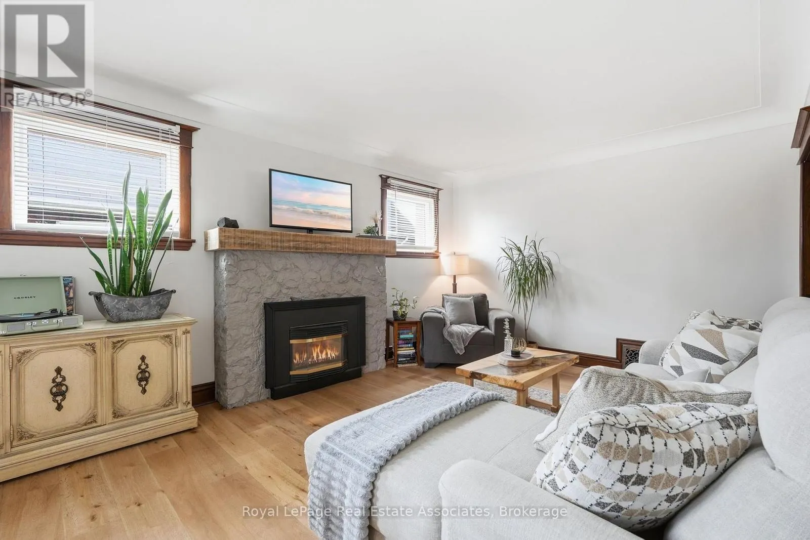 96 HUXLEY AVENUE S
