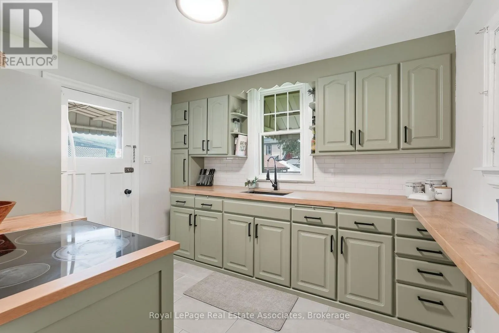 96 HUXLEY AVENUE S