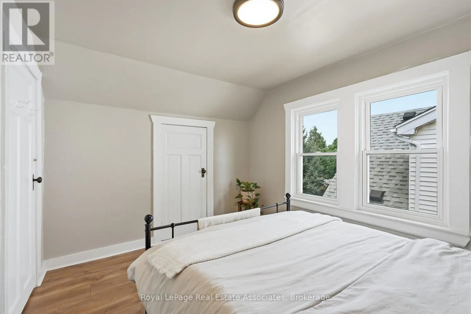 96 HUXLEY AVENUE S