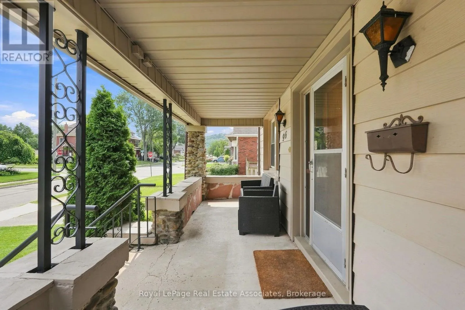 96 HUXLEY AVENUE S