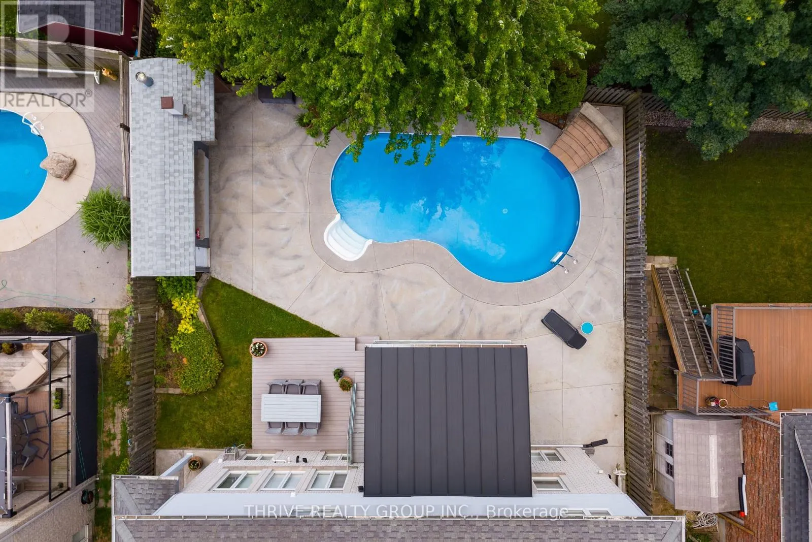 944 COLLINS DRIVE