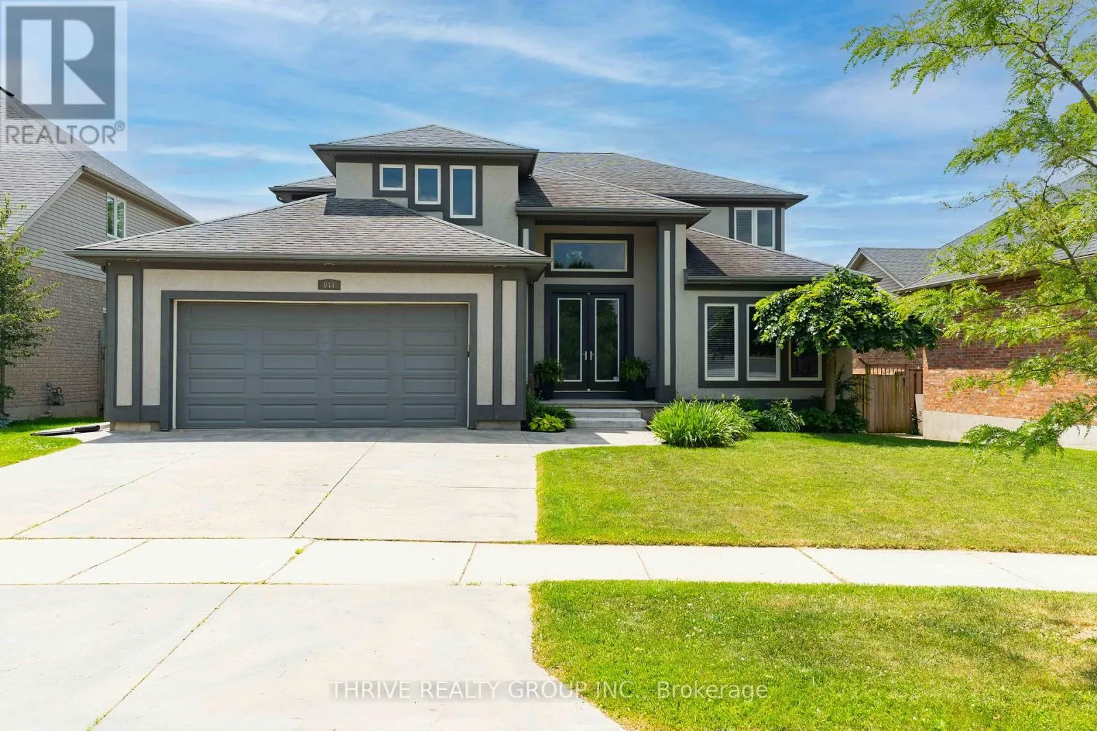 944 COLLINS DRIVE