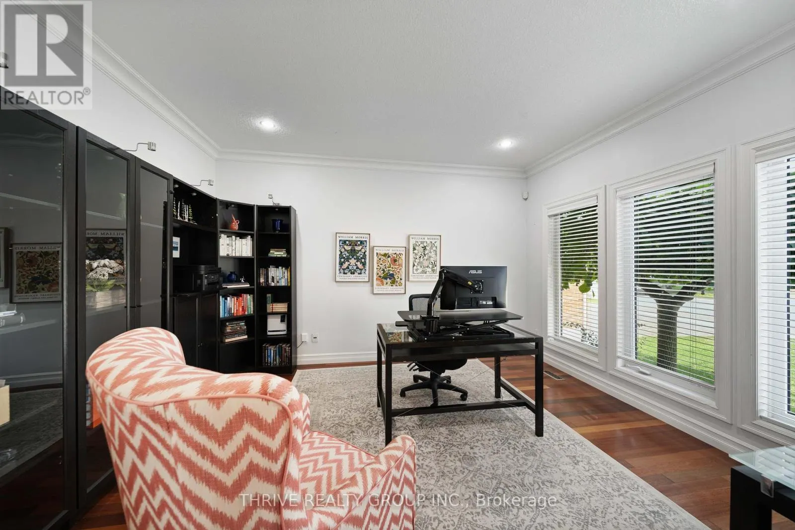 944 COLLINS DRIVE