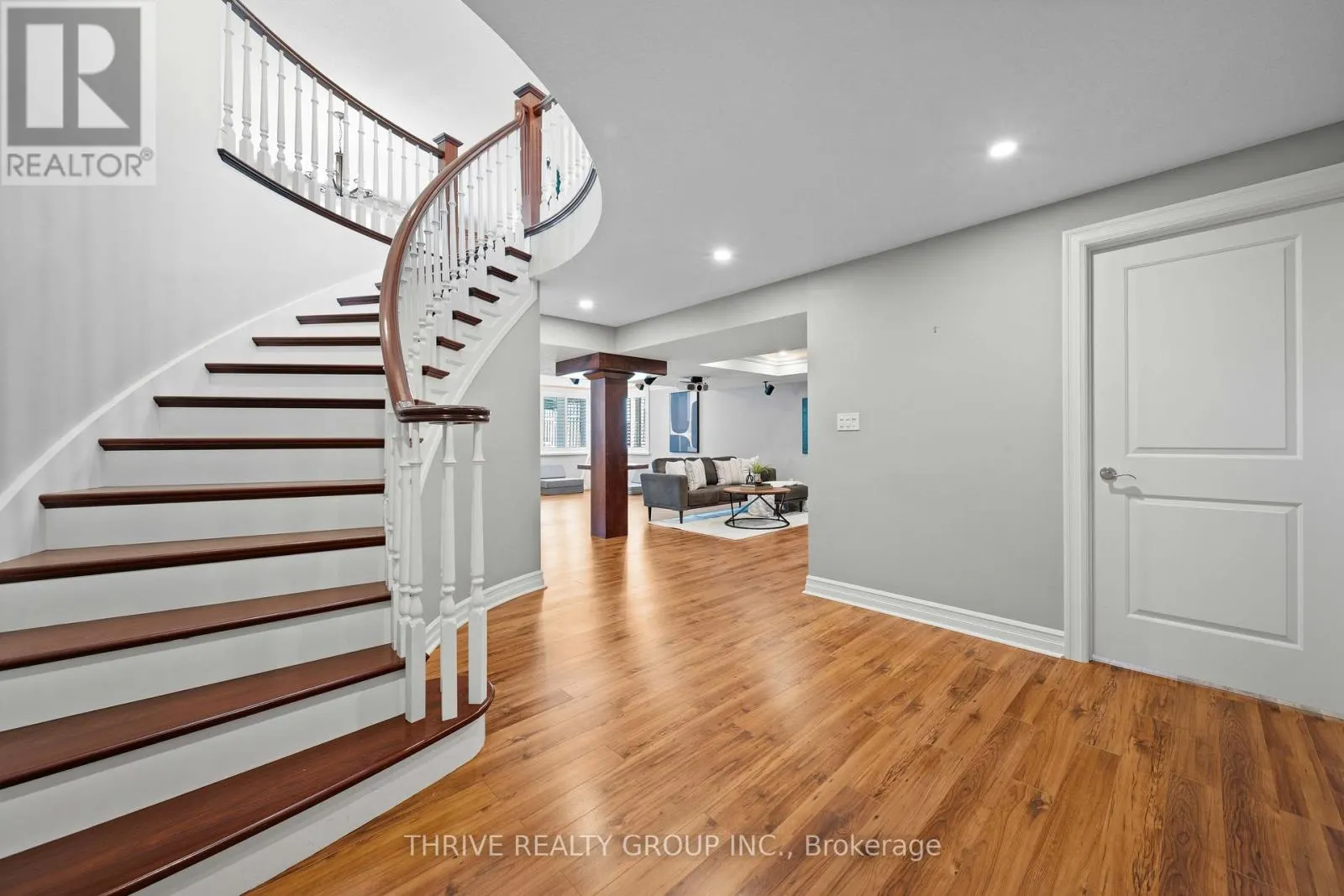 944 COLLINS DRIVE