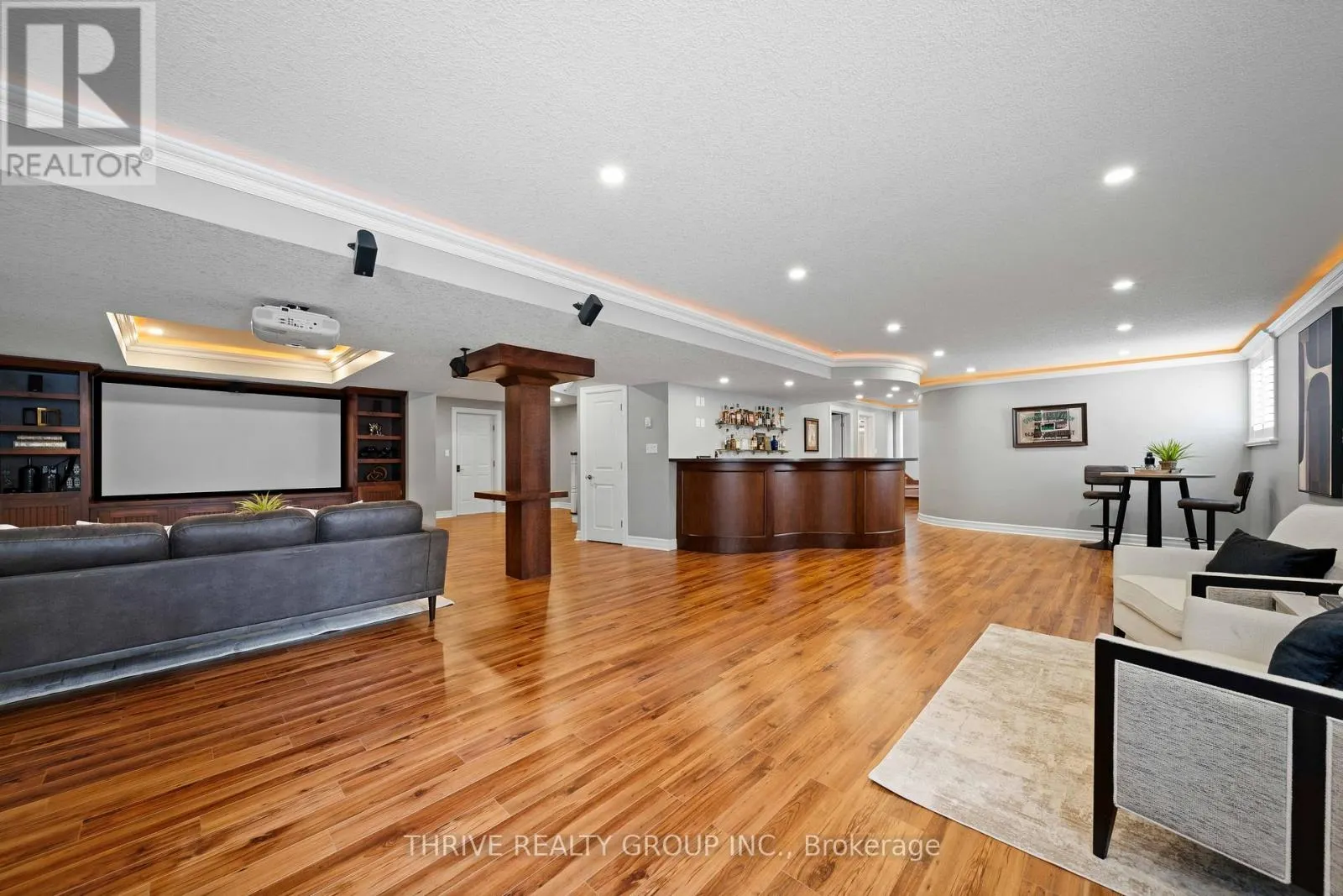 944 COLLINS DRIVE