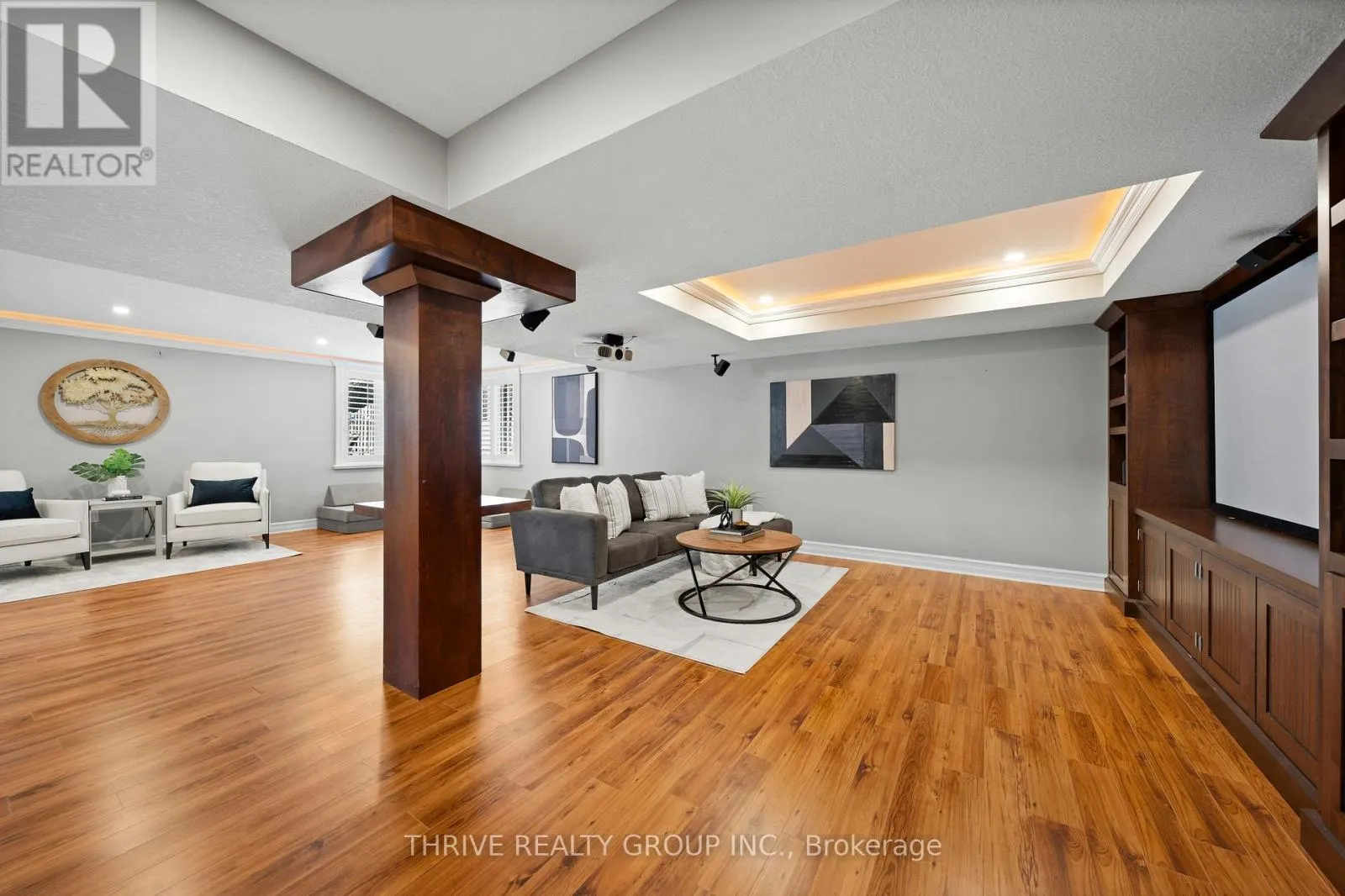 944 COLLINS DRIVE