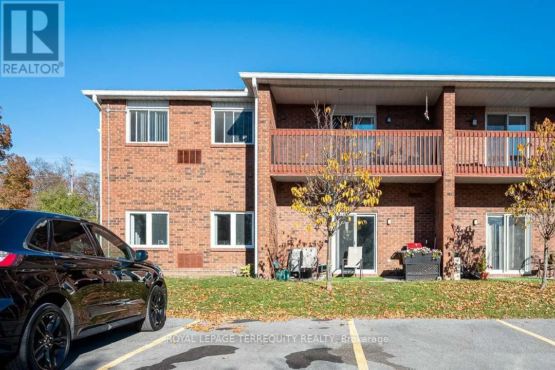 211 - 475 PARKHILL ROAD W