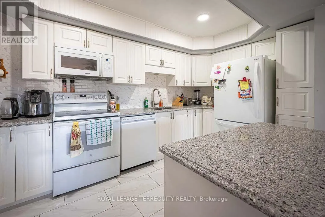 211 - 475 PARKHILL ROAD W