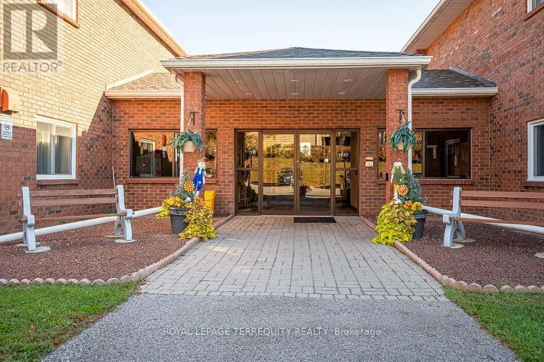 211 - 475 PARKHILL ROAD W
