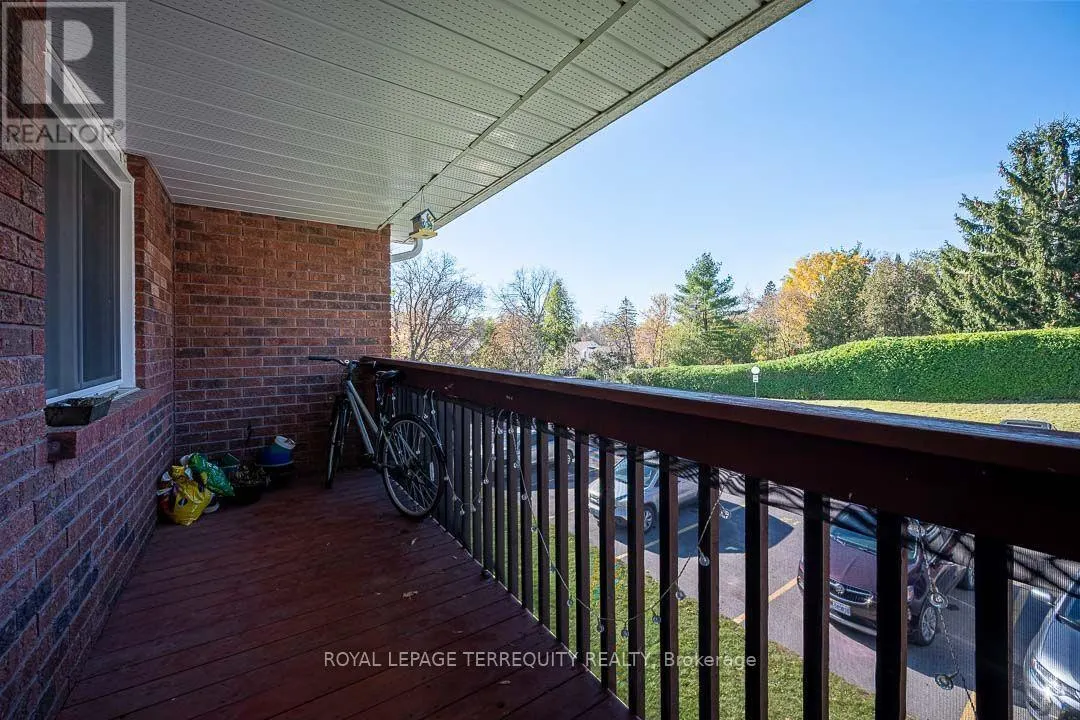 211 - 475 PARKHILL ROAD W