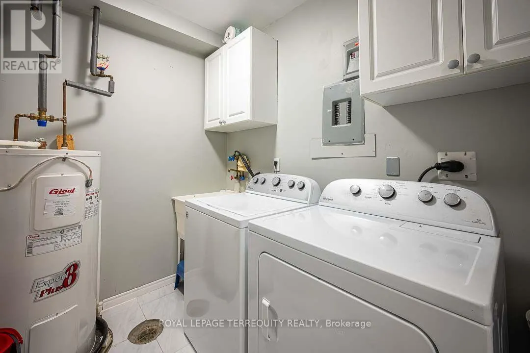 211 - 475 PARKHILL ROAD W