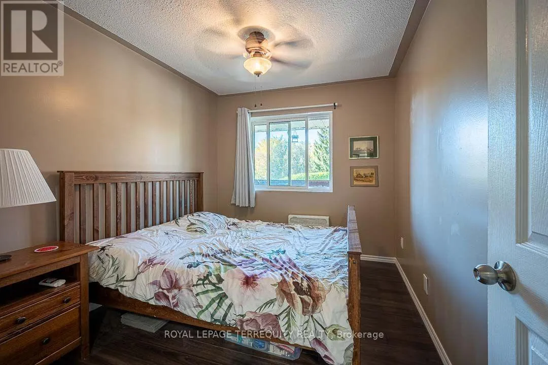 211 - 475 PARKHILL ROAD W