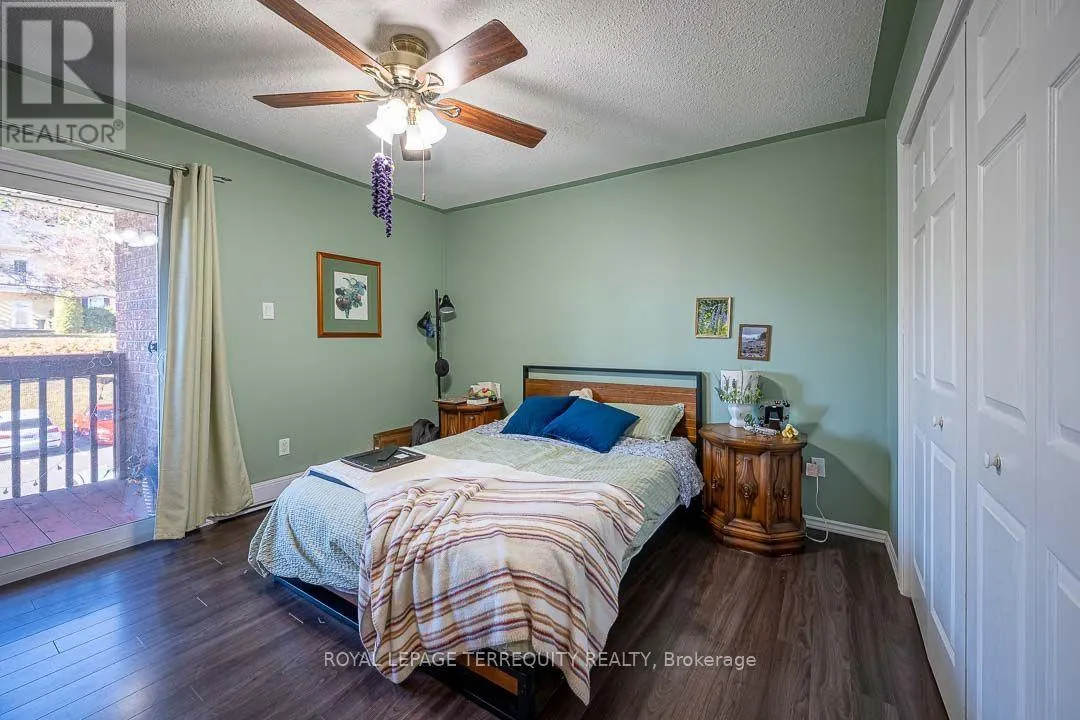 211 - 475 PARKHILL ROAD W