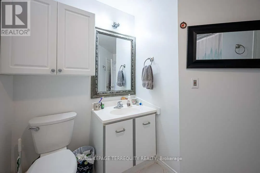 211 - 475 PARKHILL ROAD W