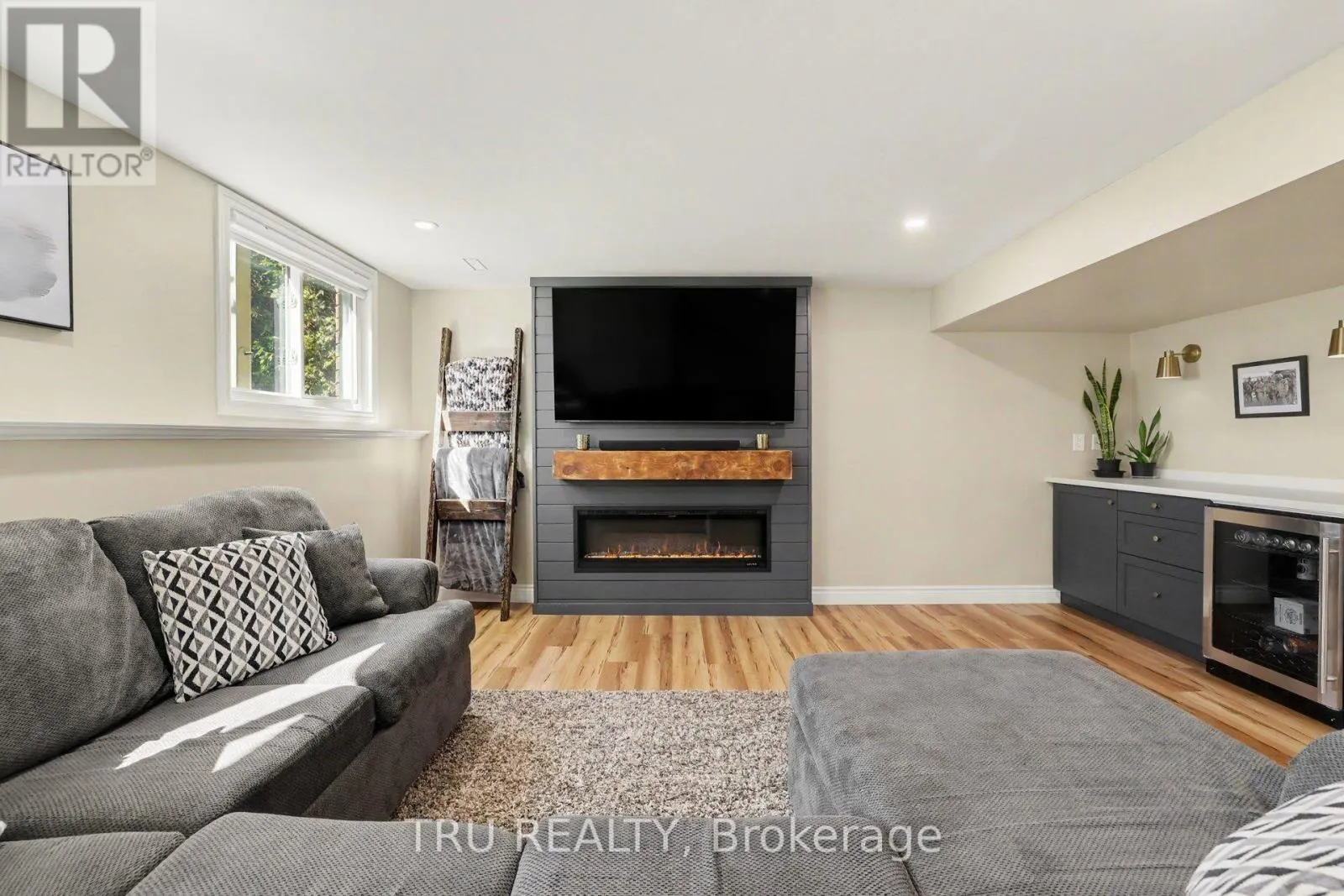 6 OXFORD HEIGHTS DRIVE