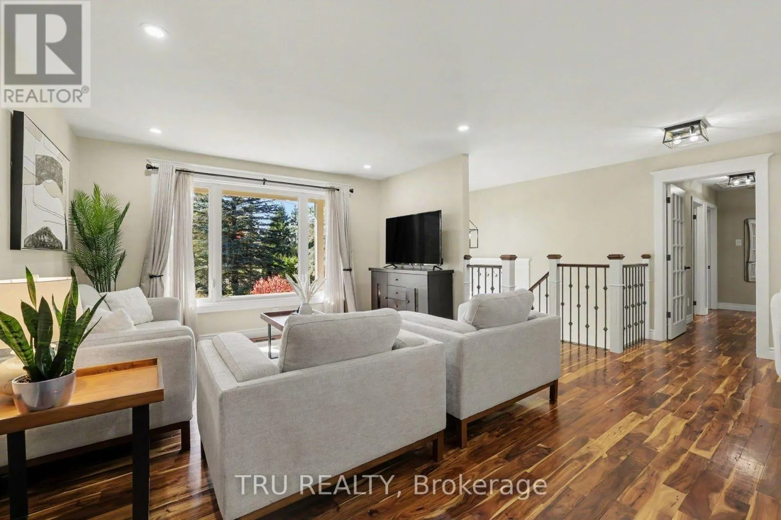 6 OXFORD HEIGHTS DRIVE