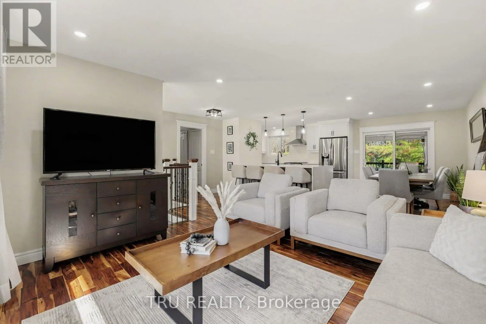 6 OXFORD HEIGHTS DRIVE
