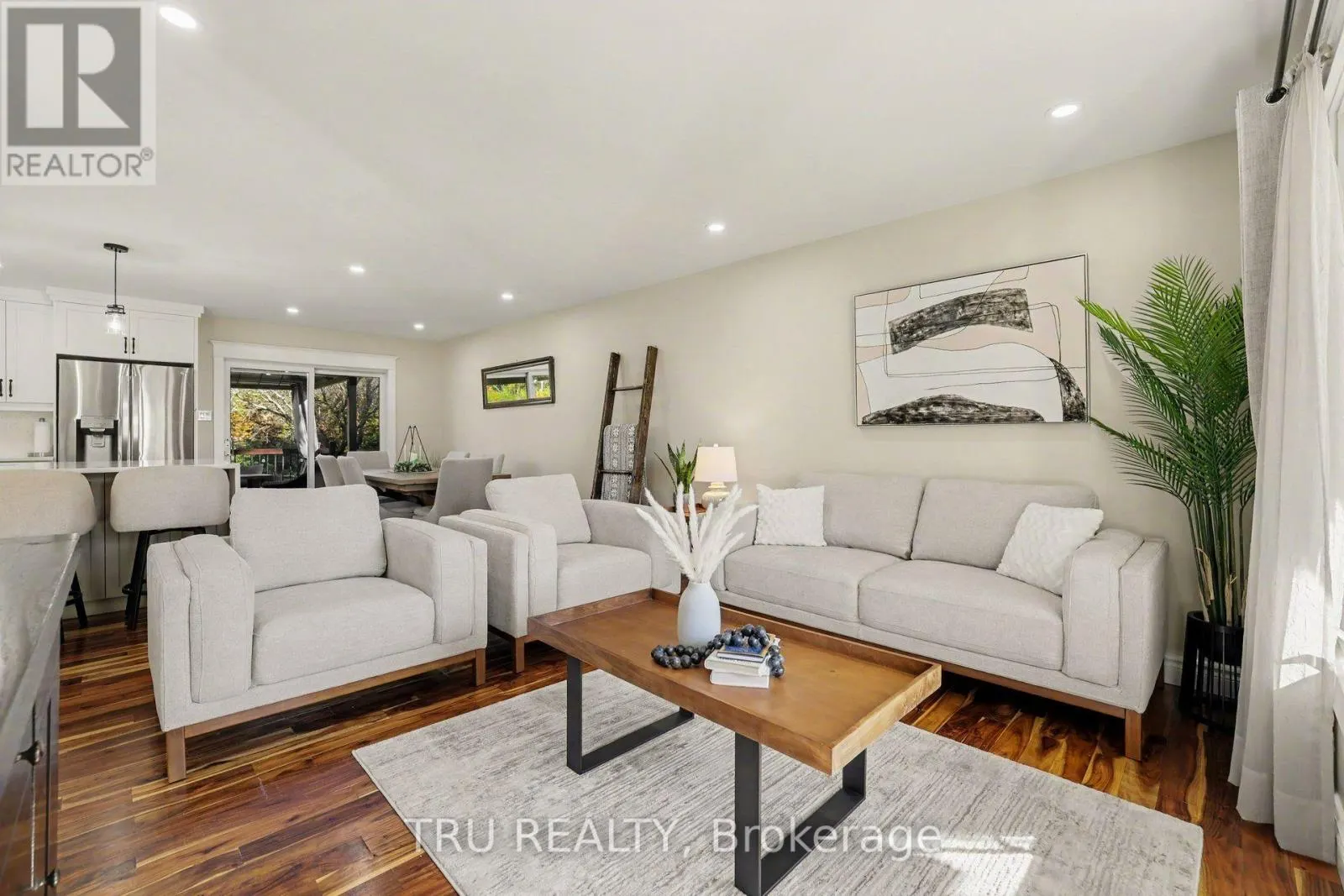 6 OXFORD HEIGHTS DRIVE