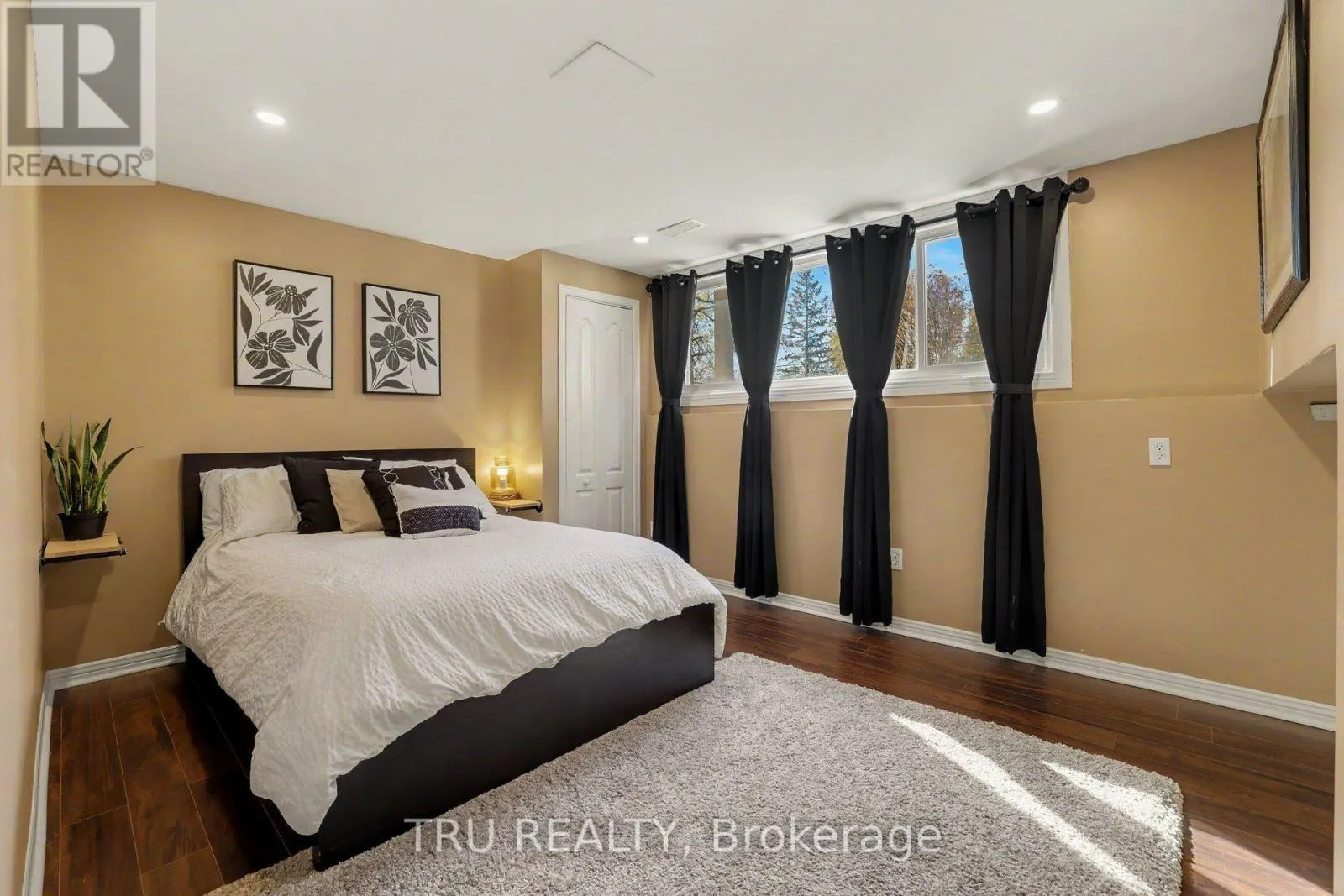 6 OXFORD HEIGHTS DRIVE