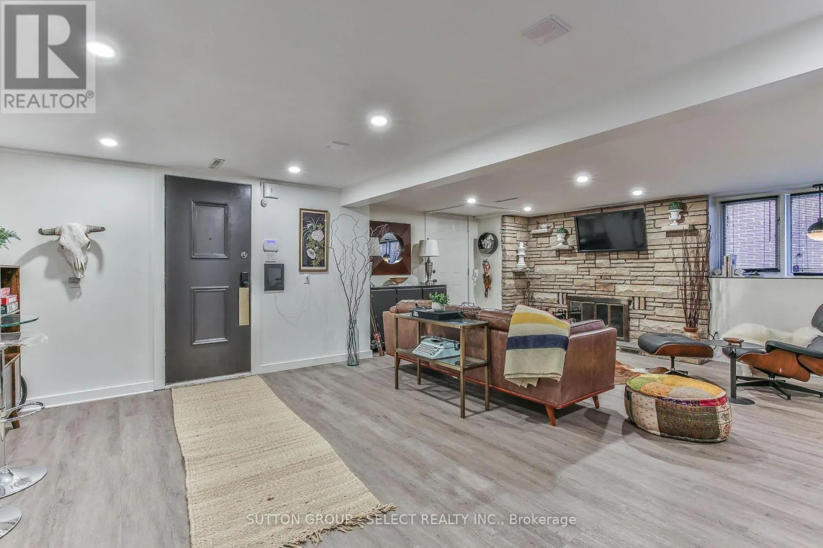 35 CROXTON ROAD W