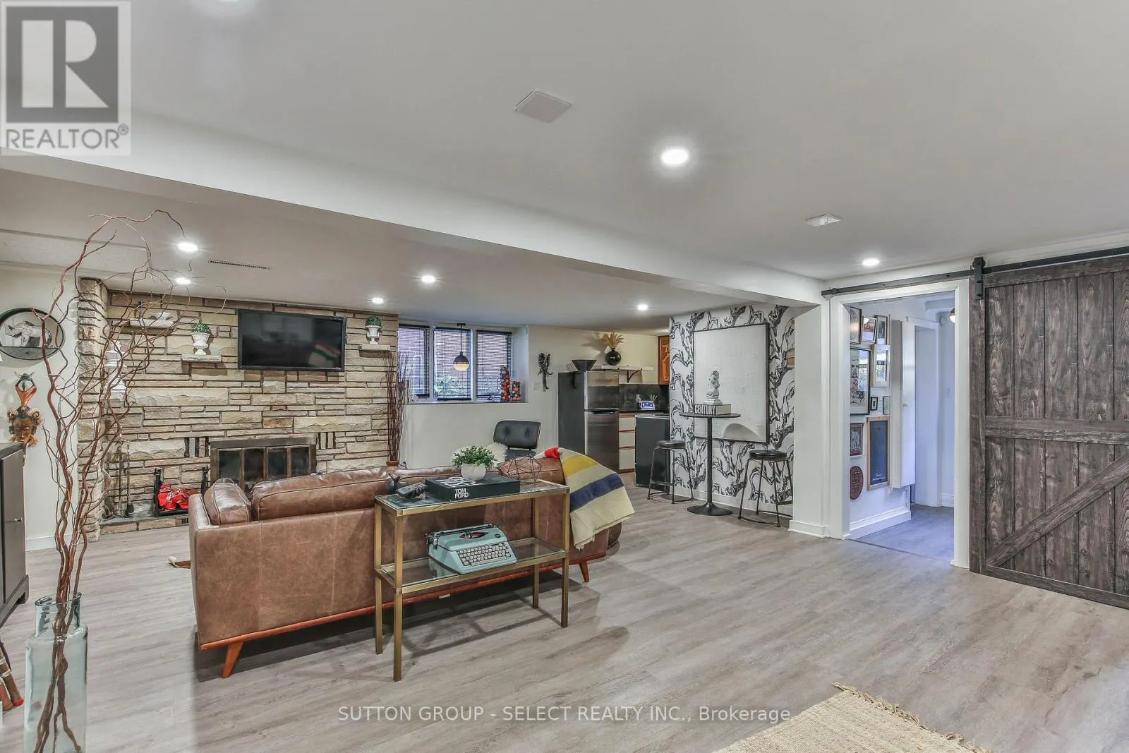 35 CROXTON ROAD W