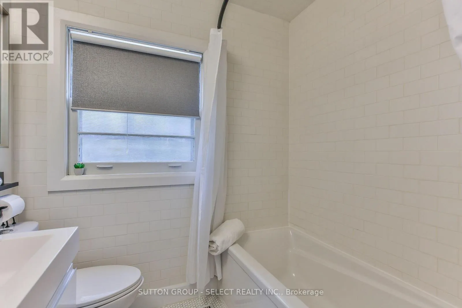 35 CROXTON ROAD W