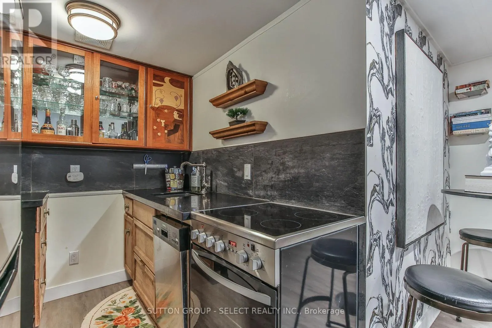 35 CROXTON ROAD W