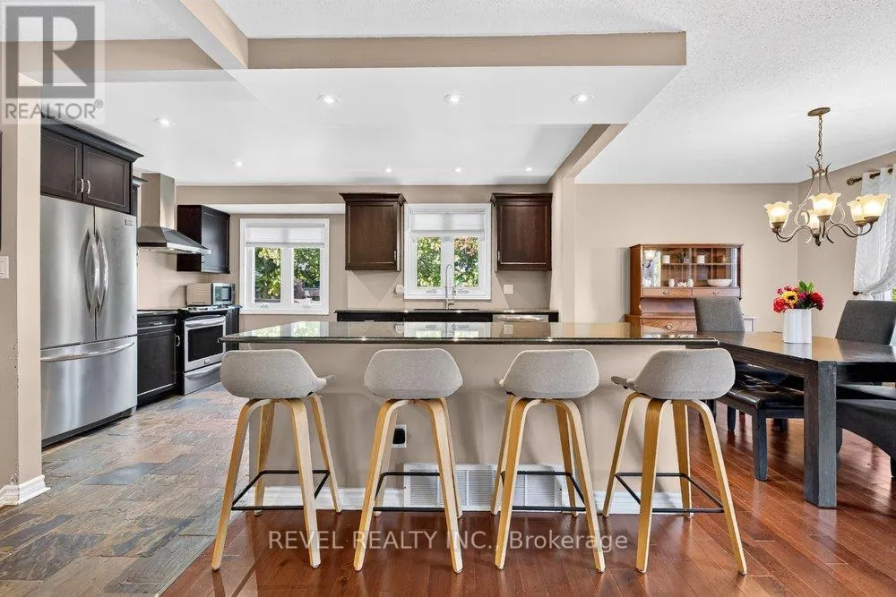 2 LORING CRESCENT