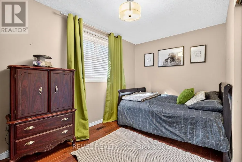 2 LORING CRESCENT