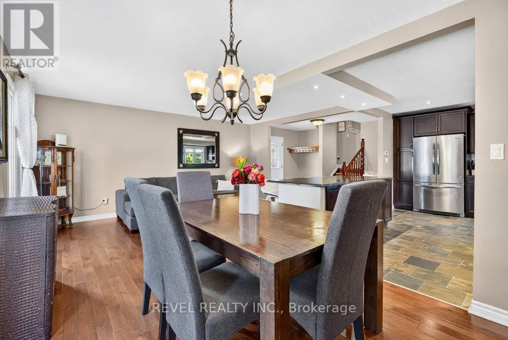 2 LORING CRESCENT