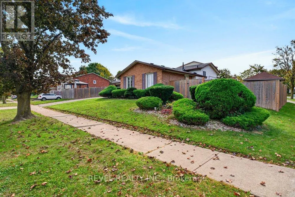 2 LORING CRESCENT