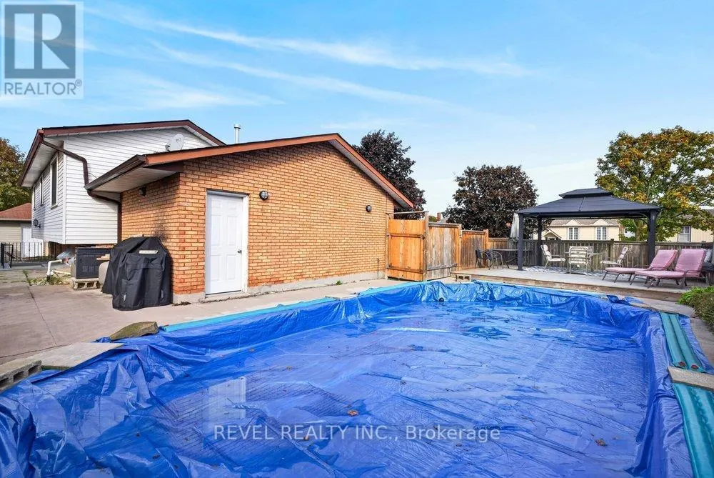 2 LORING CRESCENT