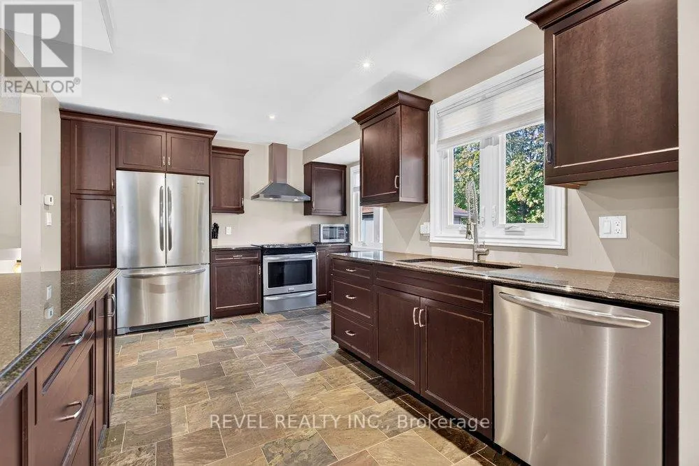 2 LORING CRESCENT