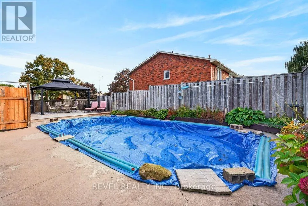 2 LORING CRESCENT