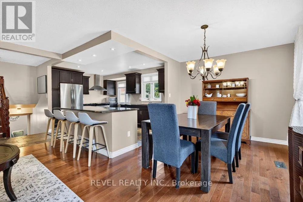 2 LORING CRESCENT