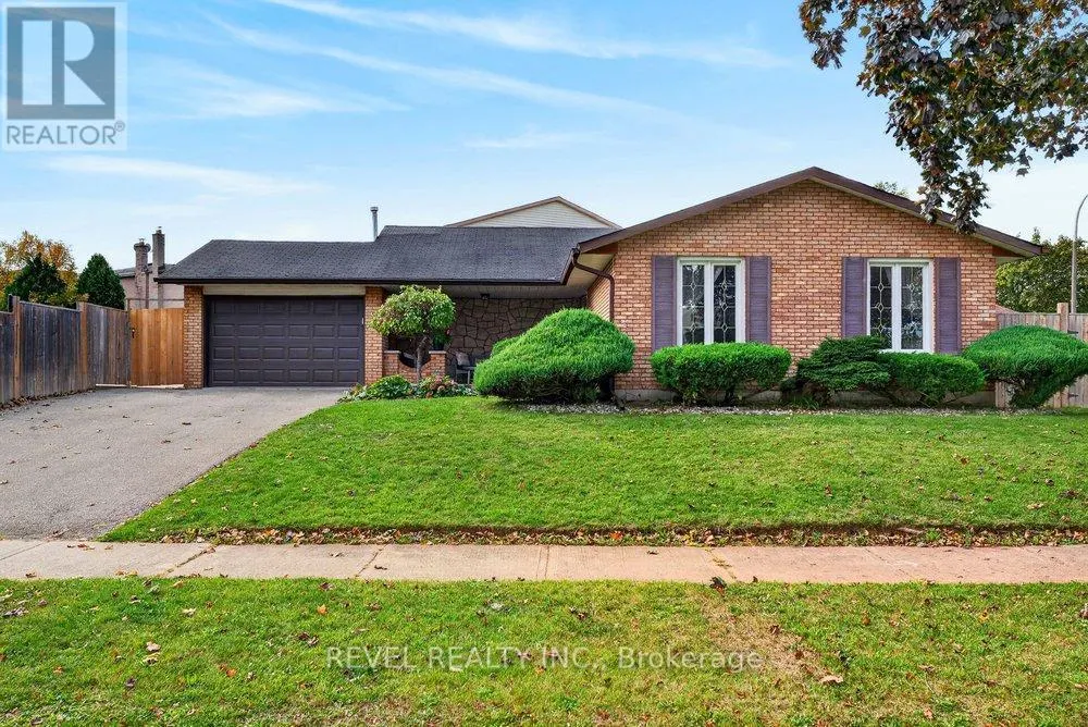 2 LORING CRESCENT