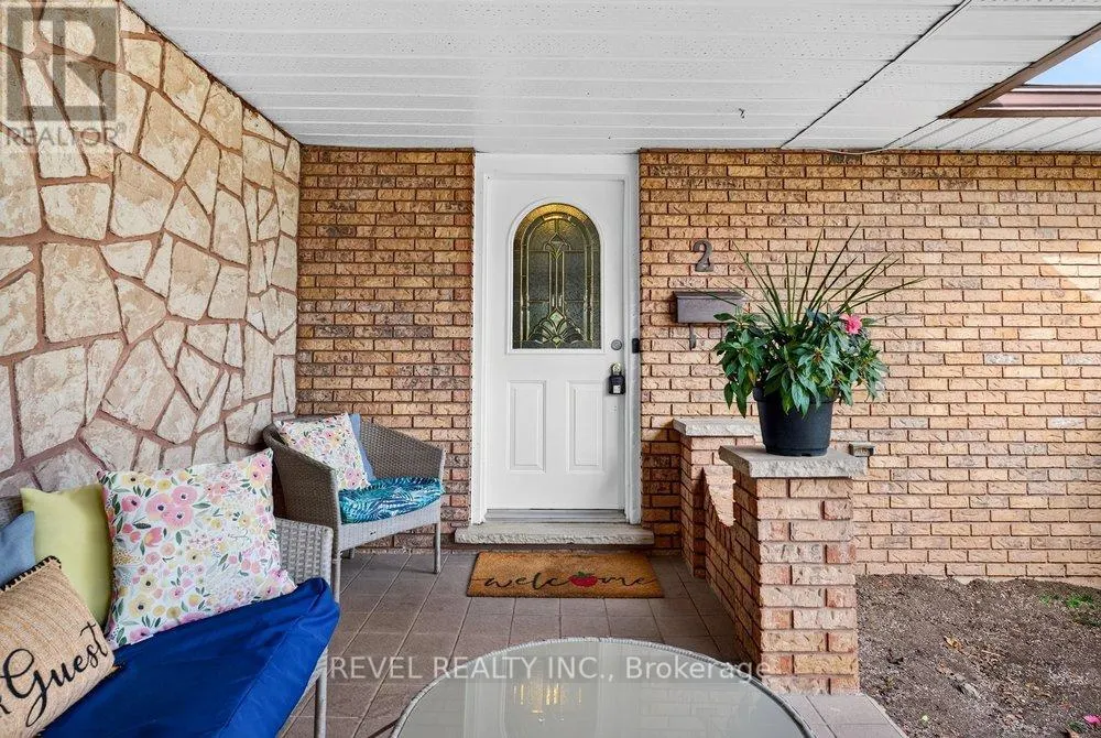 2 LORING CRESCENT