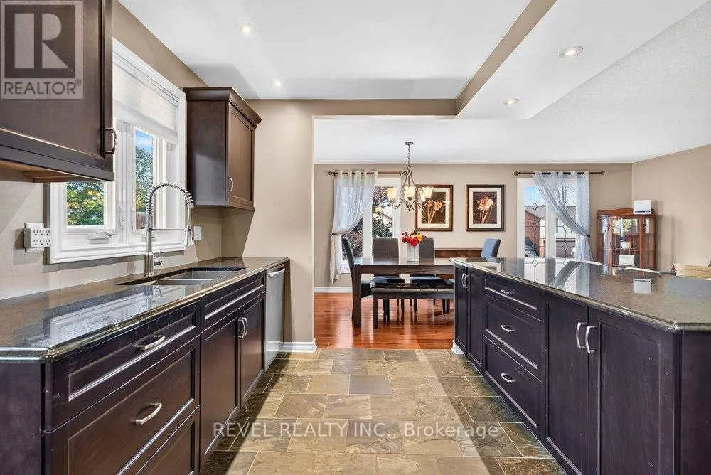 2 LORING CRESCENT