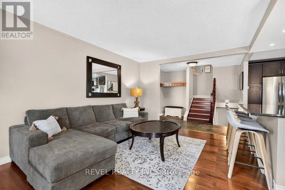 2 LORING CRESCENT