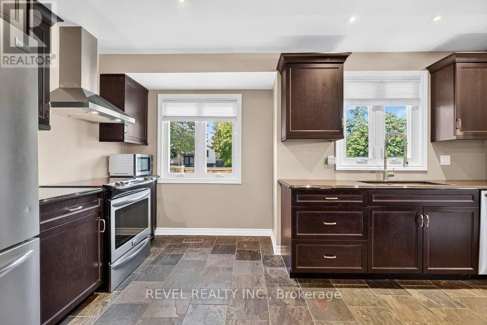 2 LORING CRESCENT