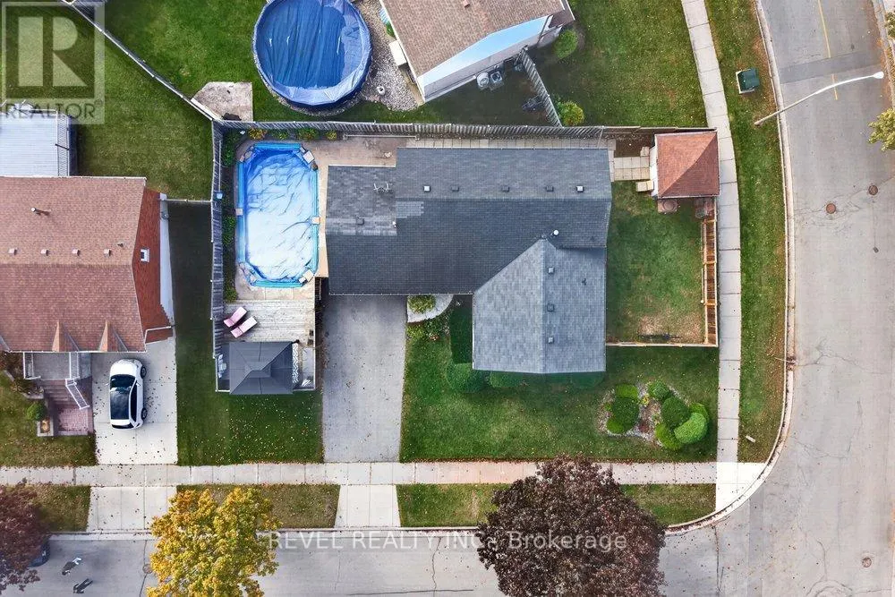 2 LORING CRESCENT