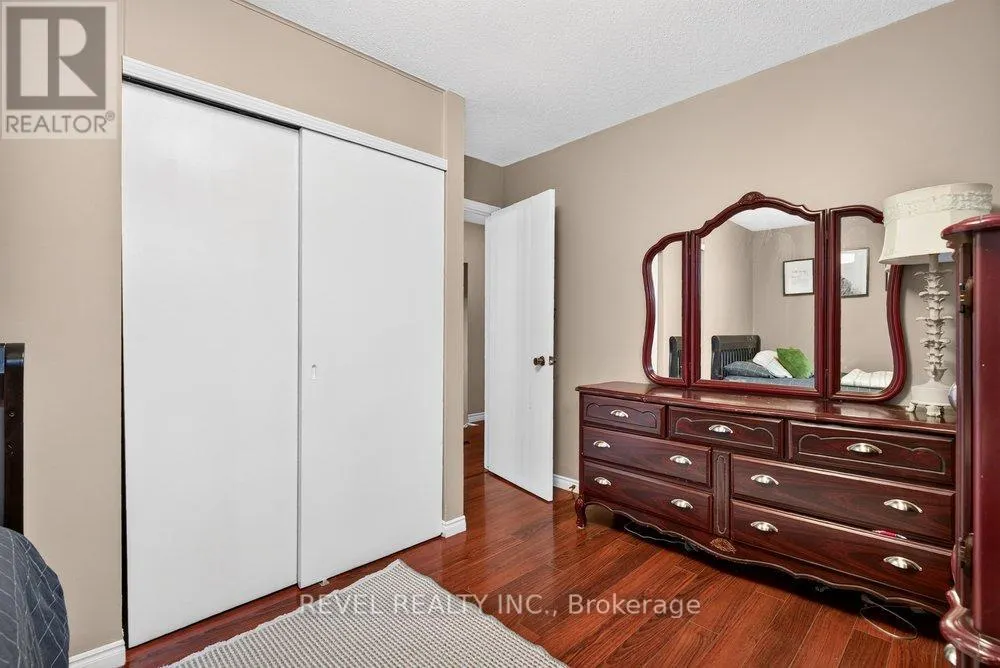 2 LORING CRESCENT